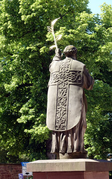 Marcellinus-Statue in Seligenstadt