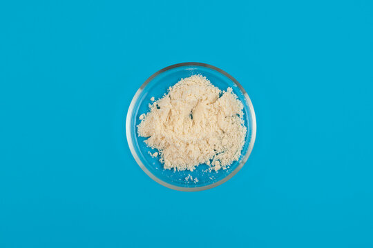 Natamycin powder or pyramycin, mitrocin. Food additive E235, preservative, antibiotic. It has antimicrobial effect on yeast and mold fungi, does not act on bacteria, viruses and actinomycetes