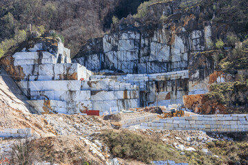 View of Carrara marble quarries - 587274024