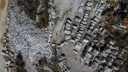 View of Carrara marble quarries - 587274068