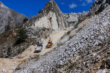 View of Carrara marble quarries - 587274846