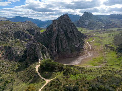 vista a&eacute;rea de la presa de Montejaque en la provincia de M&aacute;laga, Andaluc&iacute;a