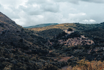 Fototapeta premium Blick auf die Berglandschaft der Pyrenäen