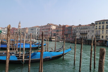 Fototapeta na wymiar Boats at Canale Grande in Venedig