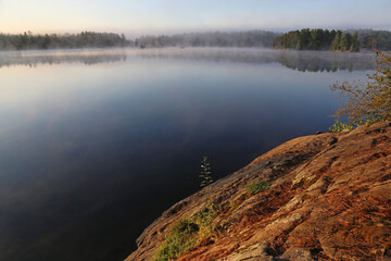 Fototapeta na wymiar A misty morning on Sunbeam Lake in Algonquin Provincial Park, Ontario, Canada..