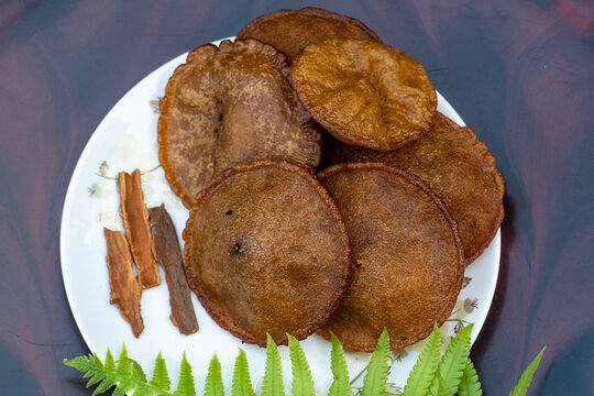 This food is made of rice powder, sugar and oil. This item is called "tele vaga pitha" in Bangladesh. It is so delicious.