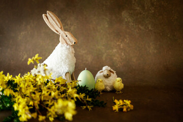Zająć, baranek, kurczaczki i kwiaty Wielkanoc - obrazy, fototapety, plakaty