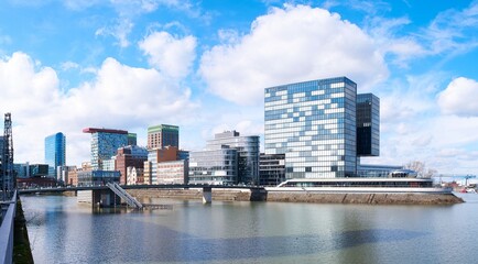 Panorama von Düsseldorf mit Blick auf den Medienhafen