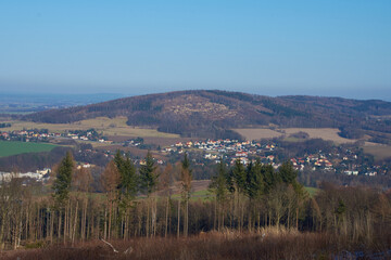 Fototapeta na wymiar Blick vom Mönchswalder Berg Richtung Raschaer Berg in der Oberlausitz 