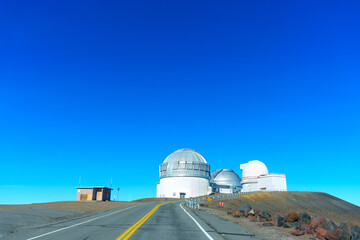 Obraz premium Research Centers atop Mauna Kea in Hawaii