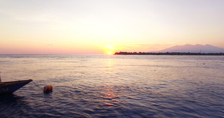 Naklejka premium Sea against sky during sunset