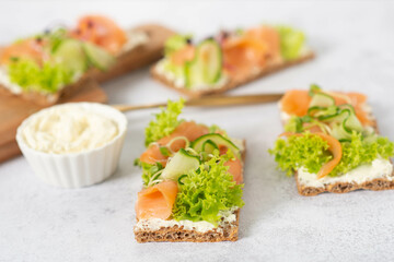 bread with cucumber and salmon