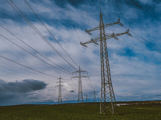 Hochspannungsmasten einer &Uuml;berlandleitung