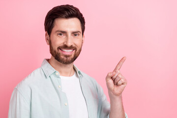 Photo of young brunet hair bristle handsome guy wear stylish shirt indicate finger mockup stomatology isolated on pink color background