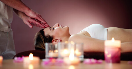 Obraz na płótnie Canvas Young Woman Receiving Head Massage