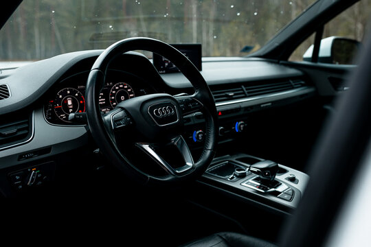 Modern and comfortable interior of All-new Audi quattro Q7 3.0 TFSI. Audi Q7 SUV is powered by 3.0 liter supercharged engine, which produces 333 hp of power.