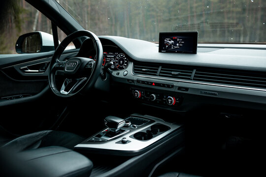 Modern and comfortable interior of All-new Audi quattro Q7 3.0 TFSI. Audi Q7 SUV is powered by 3.0 liter supercharged engine, which produces 333 hp of power.