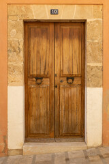 Historische Eingangstür in der Altstadt von Alcúdia