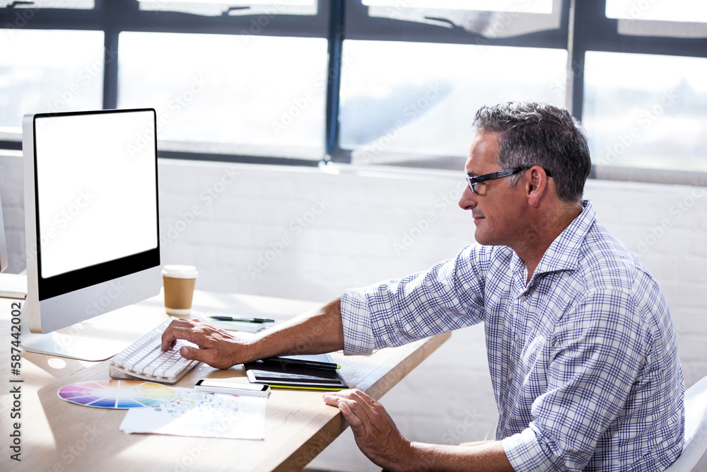Aufkleber profile view of a businessman working on computer