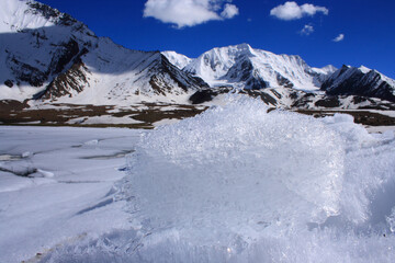 Fototapeta premium A closeup of an icicle, frozen at the brink of Karambar Lake, located in Baroghil Valley of Pakistan. 
