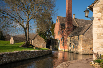 Iconic old mill next to River Eye in Lower Slaughter in Cotswolds England © Haris Photography