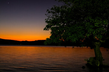 un atardecer dorado
