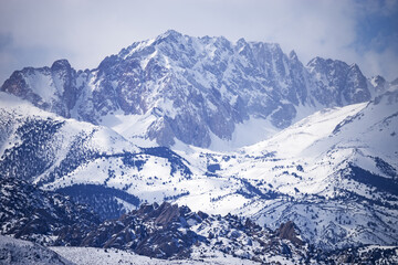 Fototapeta premium Snowy Mount Emerson