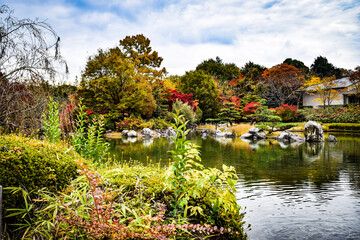 Fototapeta na wymiar びわこ文化公園の風景と紅葉
