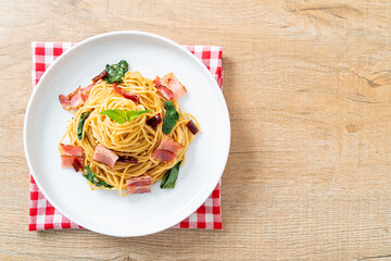 Stir-Fried Spaghetti With Dried Chili And Bacon