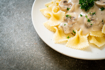 farfalle pasta with mushroom white cream sauce