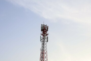Obraz premium telecommunication tower with antennas