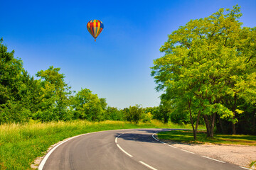 オーストリアの美しい田舎道