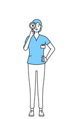 虫メガネをのぞく中年・シニア女性看護師、理学療法士、作業療法士、言語聴覚士、看護助手