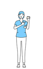 クレジット決済を勧める中年・シニア女性看護師、理学療法士、作業療法士、言語聴覚士、看護助手