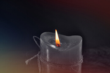 Brennende Kerze - Kerzenschein - Dunkler Hintergrund - Flamme -Burning Candle - Black or Dark...