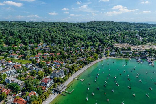 Blick &uuml;ber Herrsching am Ammersee nach S&uuml;den zum Kloster Andechs