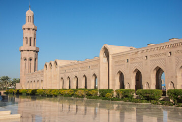 Fototapeta na wymiar The impressive Sultan Qaboos Grand Mosque, Muscat, Oman