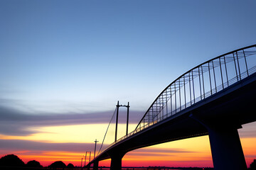 Obraz premium Low Angle View Of Silhouette Bridge Against Sky At Dusk