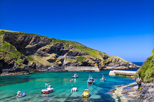 Harbour in fishing village Port Isaac, Cornwall, England