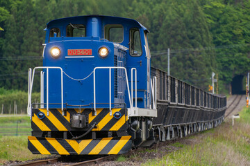 石灰石を運ぶ貨物列車