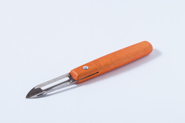 couteau éplucheur économiseur à manche orange