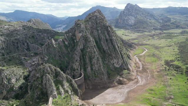 vista a&eacute;rea de la presa de Montejaque en la provincia de M&aacute;laga, Espa&ntilde;a
