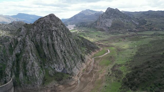 vista a&eacute;rea de la presa de Montejaque en la provincia de M&aacute;laga, Espa&ntilde;a