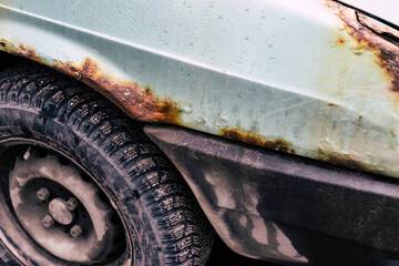 closeup of old and rusty car fender and hood - obrazy, fototapety, plakaty