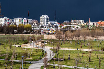 budowa mostu kolejowego w Opolu na tle miasta Opole © Henryk Niestrój