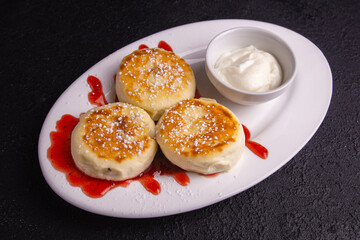 cheese cakes with cream