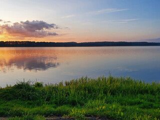 Fototapeta na wymiar sunset above the lake