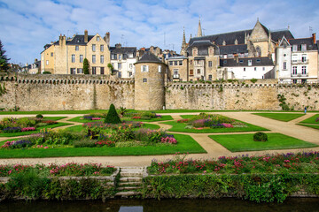 Fototapeta na wymiar The ramparts and the city of Vannes