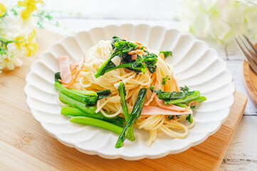 菜の花とハムと桜えびのパスタ