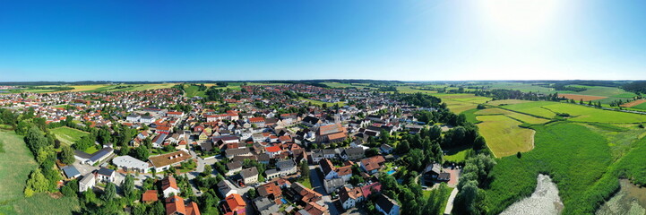 Luftbild von Frontenhausen ein Markt im niederbayerischen Landkreis Dingolfing-Landau